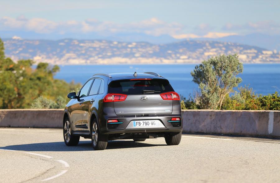  Kia e-Niro 2018 года  (WW) (фото 13 из 41)